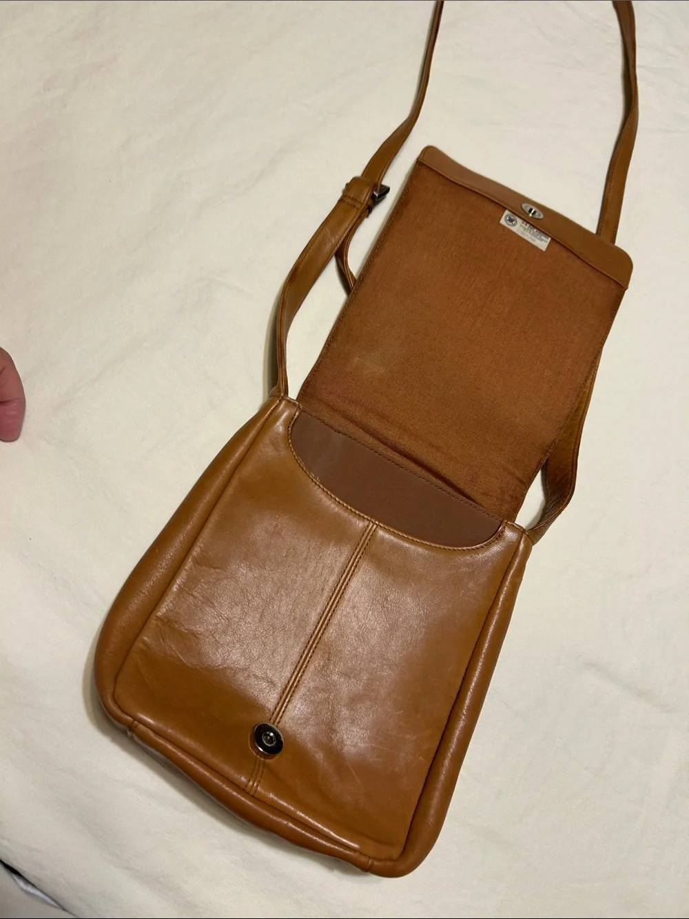 HOBO sleek tan